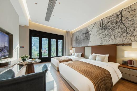 ★周末不加价★￥598起/2间夜！【安吉二月花度假酒店】含早餐，古风竹筏打卡，全程管家式服务，溯溪秋游、垂钓！另有loft家庭房/亲子房滑梯主题套房可选～有效期至2025年11月15日 商品图3