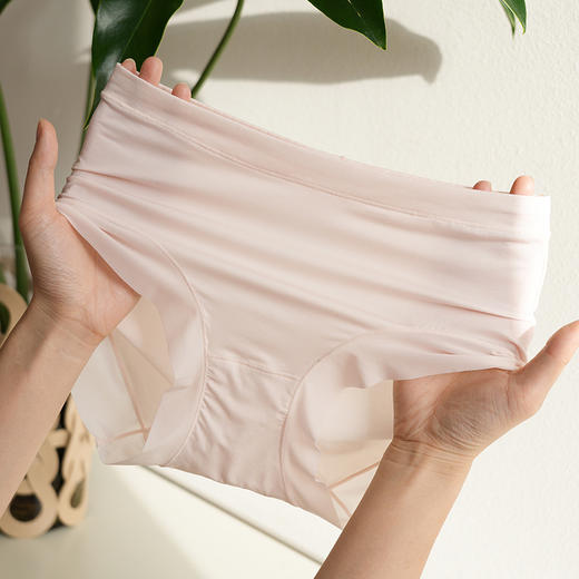 【空气裸感】3条装官网399！轻薄速干无痕女内裤面膜裤三条装 棉桑蚕丝混纺裆包臀三角底裤一码通穿 商品图3