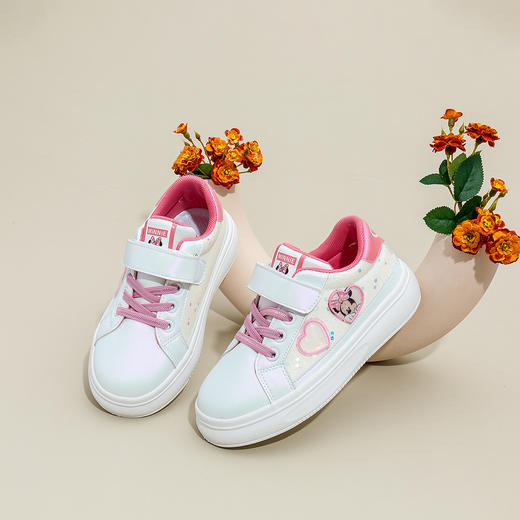 🌿【开学季】迪士尼春季开学特价小白鞋系列：❗️❗️❗️ 1、颜色搭配清爽有质感，🌟鞋款挺阔有型，上脚时尚又好看💕 2、橡胶大底搭配防滑纹设计，增加摩擦力，⭕宝宝出行更安全  商品图3