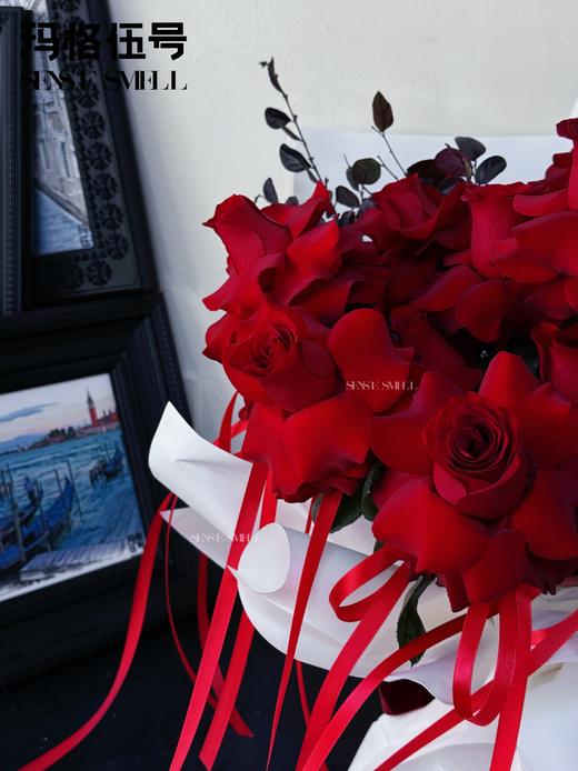 2025情人节花束——以爱相伴 商品图3