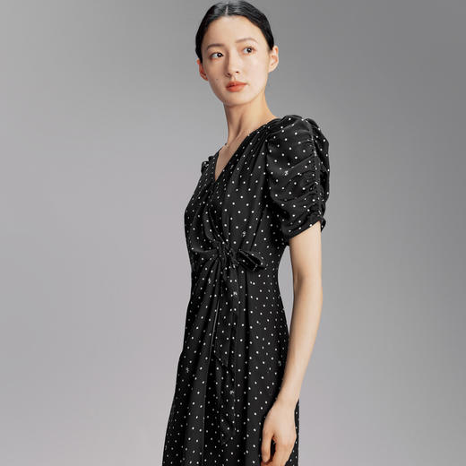 【商场同款】伊芙丽春秋法式波点泡泡袖显瘦围裹式连衣裙1F7291004 商品图4