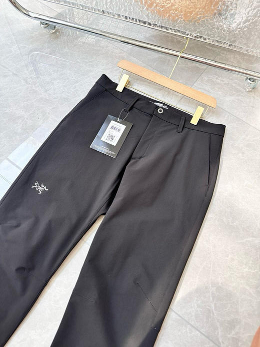 点此购买 始祖鸟春款男士商务款防风弹力冲锋裤 xj 308378 商品图2