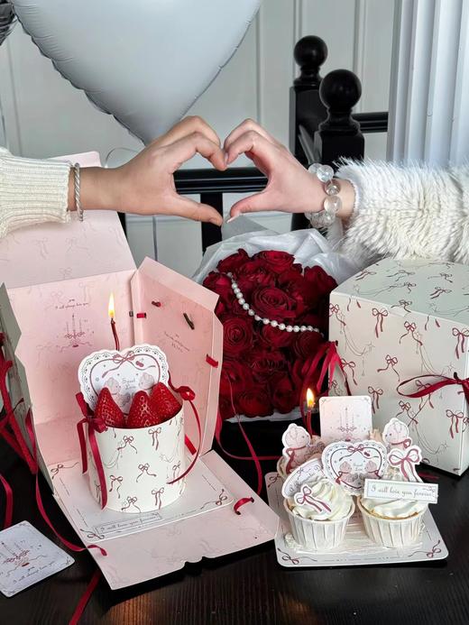 情人节红色蝴蝶结蛋糕 商品图1