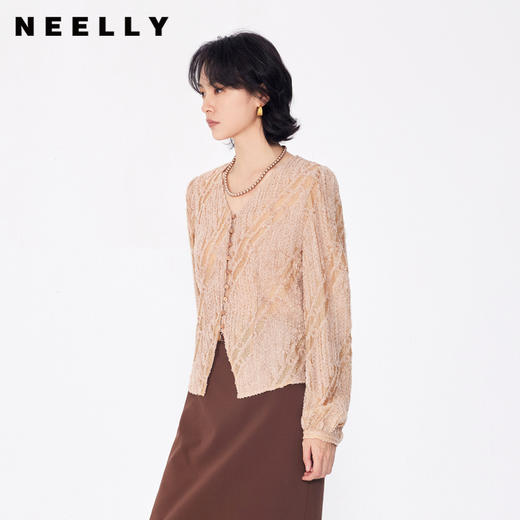 NEELLY纳俪商场同款春季新款高级感纯色V领衬衫女慵懒风正肩衬衣N25024B04573 商品图0