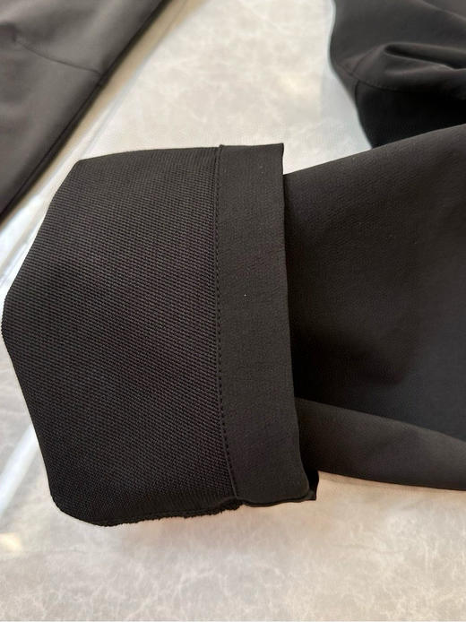 点此购买 始祖鸟春款男士商务款防风弹力冲锋裤 xj 308378 商品图9