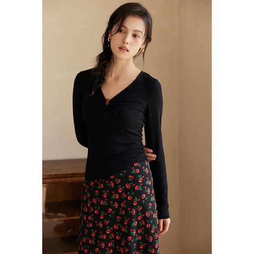 HeyDressV领串珠长袖修身T恤 商品图0