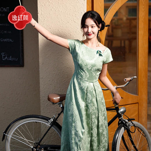 上海逸红颜静檀2025年夏季新款清凉国风新中式人棉提花缎连衣裙女 商品图4