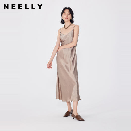 NEELLY纳俪商场同款春季新款收腰吊带连衣裙V领高级感气质长裙女N25024Y04562 商品图0