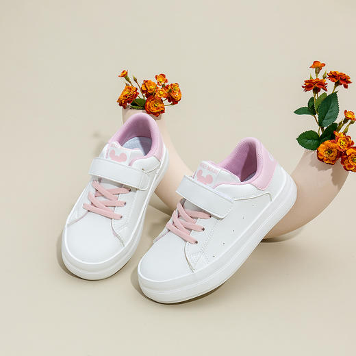 🌿【开学季】迪士尼春季开学特价小白鞋系列：❗️❗️❗️ 1、颜色搭配清爽有质感，🌟鞋款挺阔有型，上脚时尚又好看💕 2、橡胶大底搭配防滑纹设计，增加摩擦力，⭕宝宝出行更安全  商品图7
