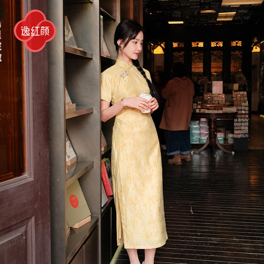 上海逸红颜攸然2025年夏季新款棉麻质感提花盘扣新中式文艺旗袍女 商品图2