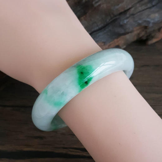 【天然正品】A货翡翠天然正桩糯种飘阳绿57号翡翠手镯57号女士现售价：3280！060225AH36 商品图7