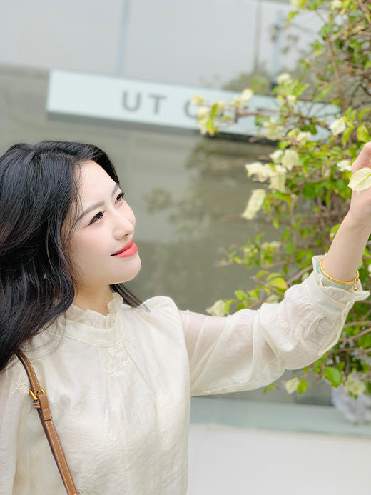 【百图lulu定制】【刺绣天丝衫】重工 落羽杉刺绣 象征坚韧  法式木耳边 长袖衬衫 商品图8