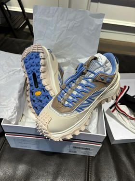 Moncler女鞋2100元 剩35/38/39/40各一双