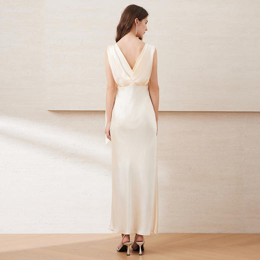 EITIE爱特爱夏季新款v领露背高腰显瘦气质纯色礼服连衣裙7777419 商品图5