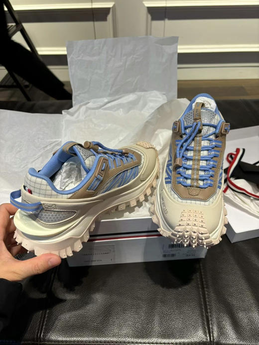 Moncler女鞋2100元 剩35/38/39/40各一双 商品图1