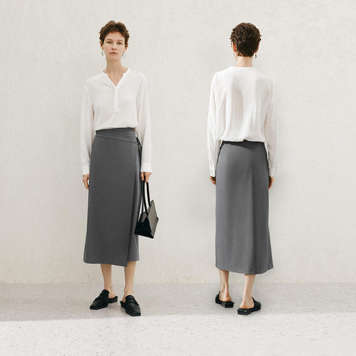 【商场同款】麦檬春秋醋酸冰丝凉感V领小上衣5F2220381 商品图2