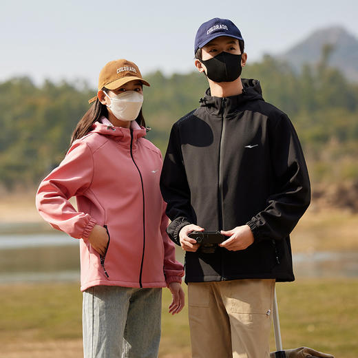 户外系列【鸿星尔克男女款软壳冲锋衣EK-HM245598】 商品图2