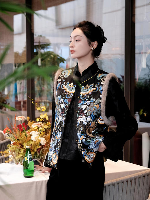 盛唐牡丹|手推苗绣水貂夹棉马甲 商品图0