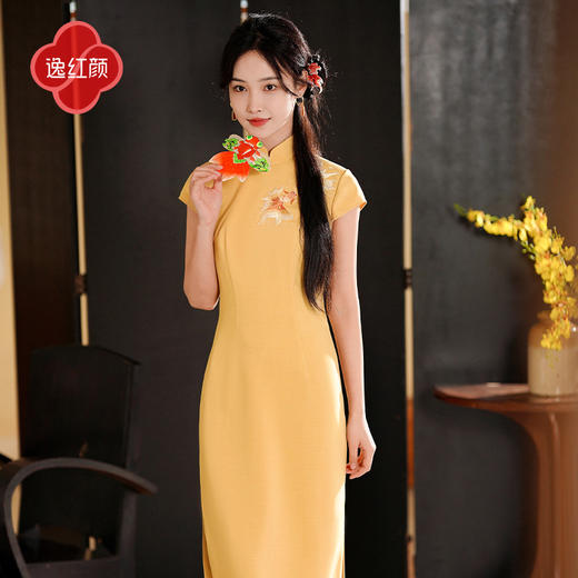 上海逸红颜锦婉2025年夏季新款时装料锦鲤刺绣新中式好运送考旗袍 商品图2