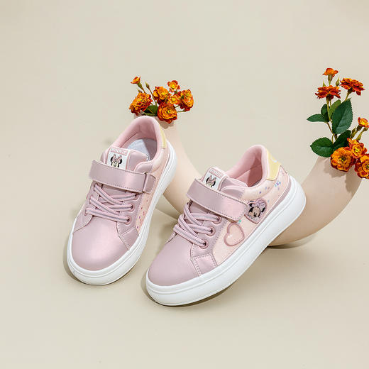 🌿【开学季】迪士尼春季开学特价小白鞋系列：❗️❗️❗️ 1、颜色搭配清爽有质感，🌟鞋款挺阔有型，上脚时尚又好看💕 2、橡胶大底搭配防滑纹设计，增加摩擦力，⭕宝宝出行更安全  商品图2