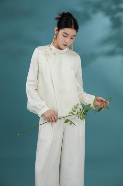 荷言 GL 绮蝶 织金蝴蝶提花新中式马甲羊毛混纺手工树叶盘扣真丝欧根纱 商品图1