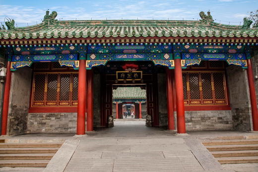 【五一 特惠游】<北京五天双飞（三环沿线3钻酒店）>故宫、什刹海、天安门广场、景山公园、升旗、八达岭长城、奥林匹克公园、国粹杂技表演、颐和园、北海公园、恭王府、天坛、军事博物馆、堂会表演、圆明园 商品图4