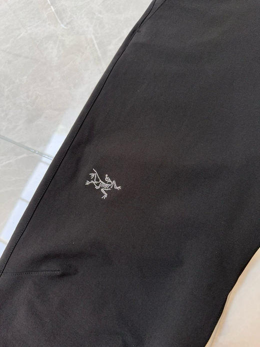 点此购买 始祖鸟春款男士商务款防风弹力冲锋裤 xj 308378 商品图8