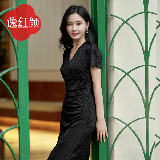 逸红颜纷飞2025年夏季新款显瘦V领长袖连衣裙女赫本性感修身女裙 商品图3