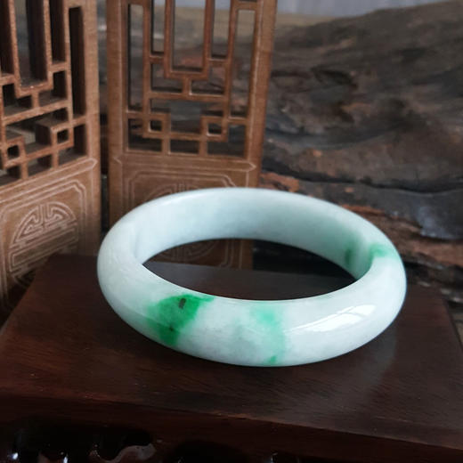 【天然正品】A货翡翠天然正桩糯种飘阳绿57号翡翠手镯57号女士现售价：3280！060225AH36 商品图2