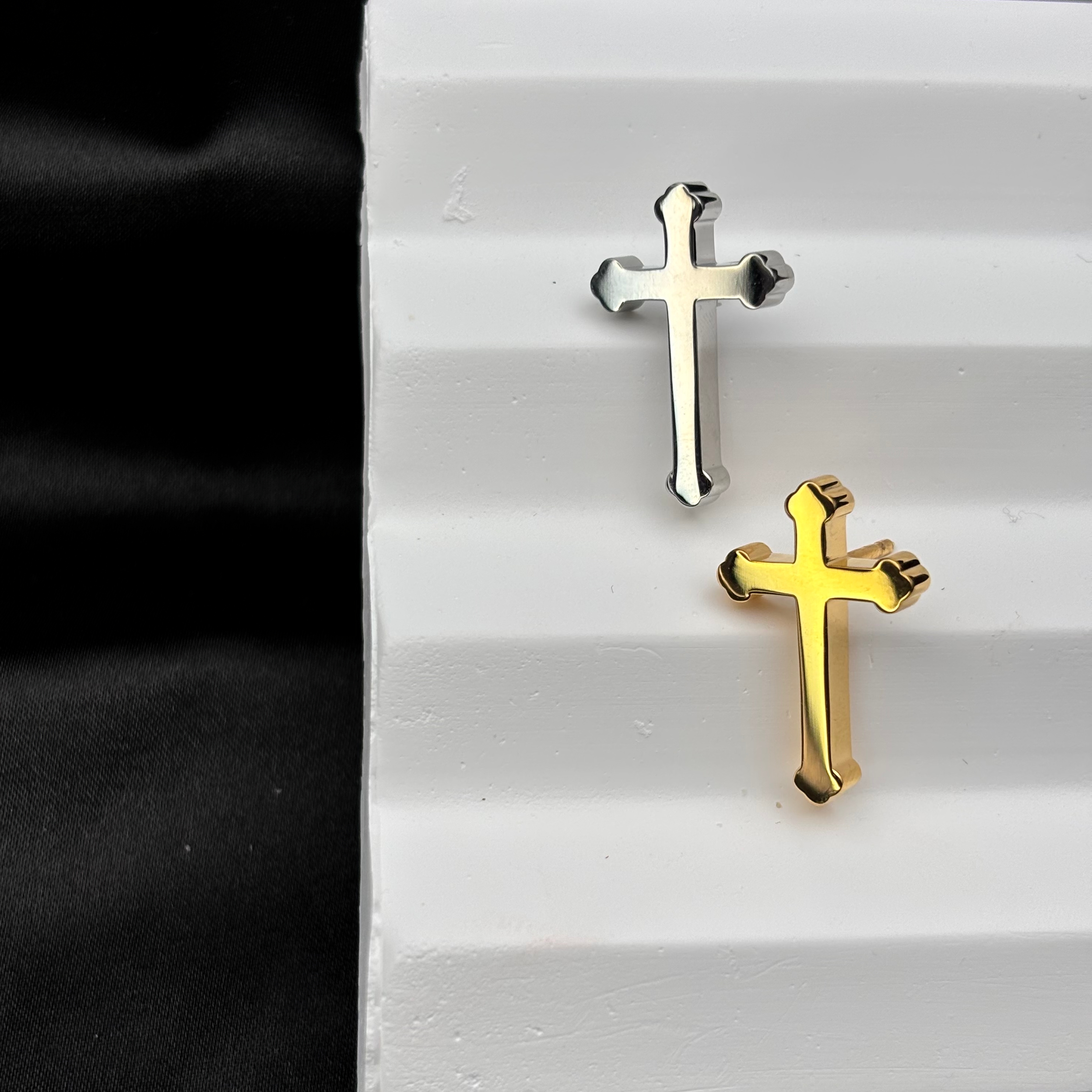 「经典」三叶十字胸针