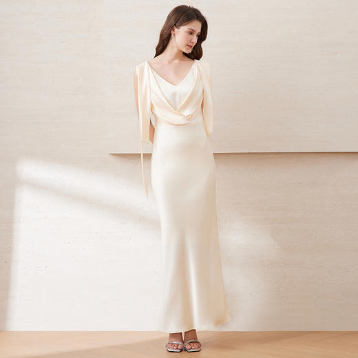 EITIE爱特爱夏季新款v领露背高腰显瘦气质纯色礼服连衣裙7777419 商品图2