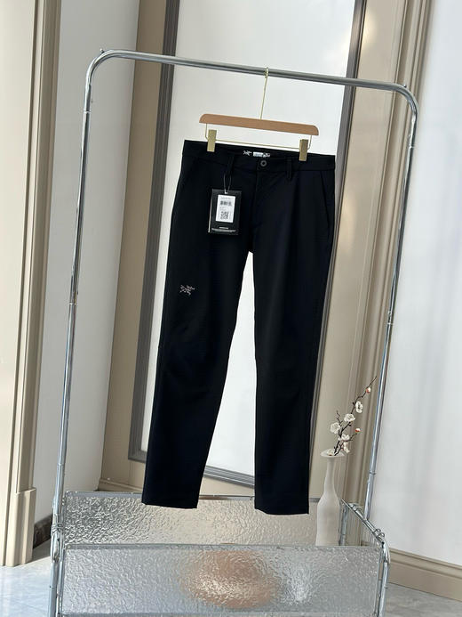 点此购买 始祖鸟春款男士商务款防风弹力冲锋裤 xj 308378 商品图0