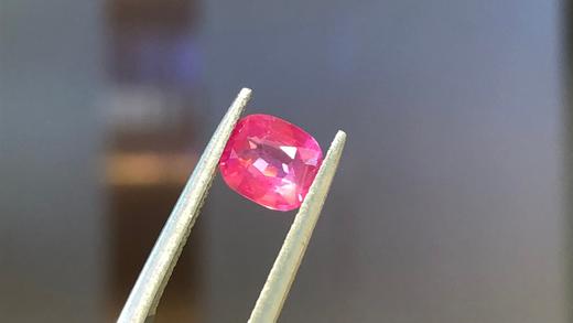 1.05ct刻面帕帕拉恰蓝宝石裸石 商品图1