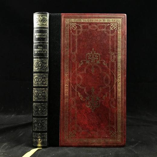 毛姆短篇小说集《一片树叶的颤动》 威廉·帕帕斯趣味插图 复古真皮脊精装32开 商品图0