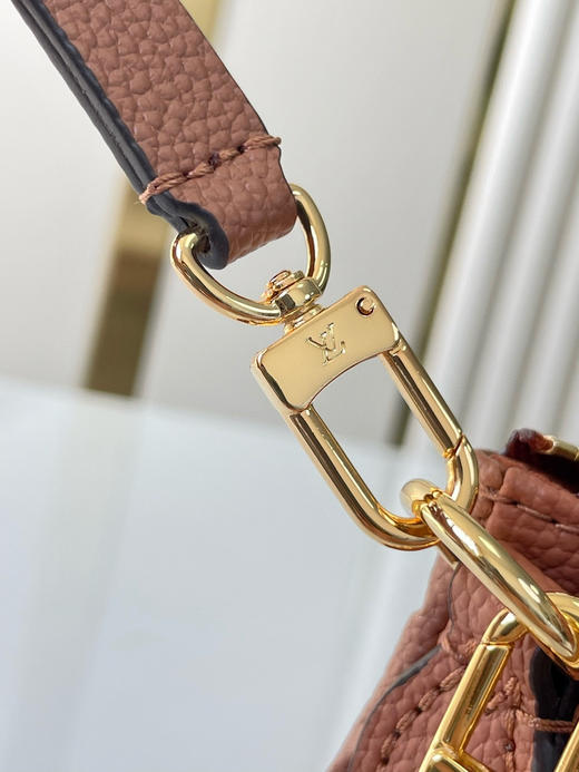 春季特惠💰850 原单LV M11916 尺寸：24.3×13.5×6.5cm POCHETTE LIV 全皮链条斜挎包 商品图6