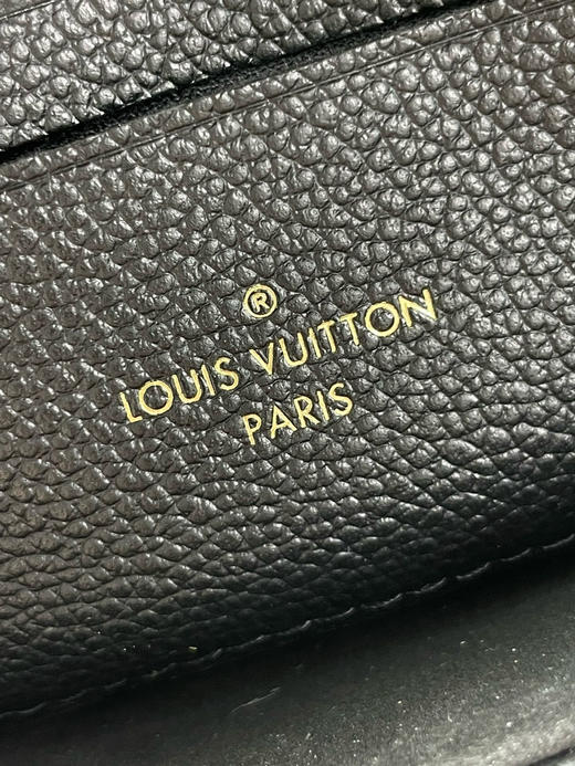 春季特惠💰900 原单LV M12144黑 尺寸：12.5×6×21cm NANO MADELEINE 全皮链条斜挎包 商品图8