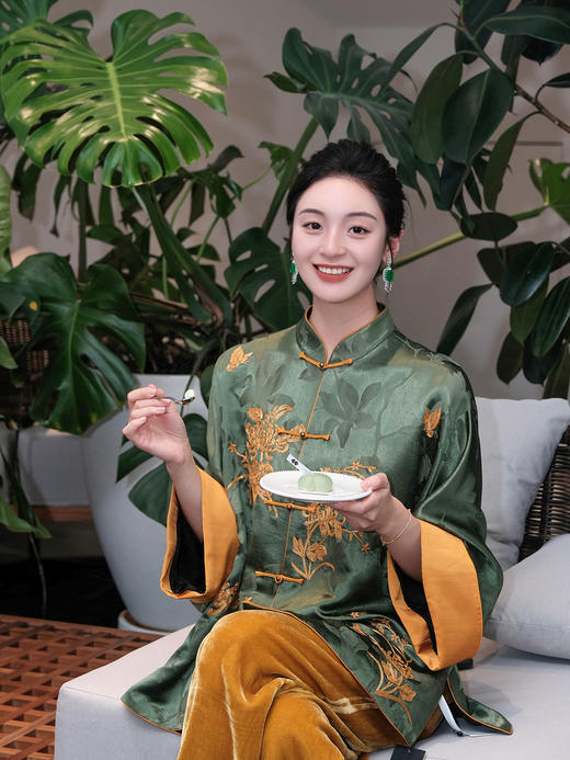 盛唐牡丹盛奢系列| 限量款| 高货-重磅京绣富贵牡丹菊纹立领外套-绿色(特殊商品不退不换) 商品图0