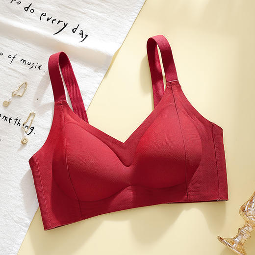 【板嫣提花云感果冻内衣】告别传统钢圈的束缚与不适！采用了新型果冻胶条 手感柔软舒适  无痕收副乳 高弹力提花升级面料 聚拢无束缚  可机洗解压一体内杯  生活需要自由，内衣也不例外 商品图3