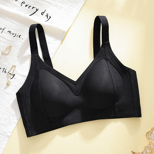 【板嫣提花云感果冻内衣】告别传统钢圈的束缚与不适！采用了新型果冻胶条 手感柔软舒适  无痕收副乳 高弹力提花升级面料 聚拢无束缚  可机洗解压一体内杯  生活需要自由，内衣也不例外 商品图6