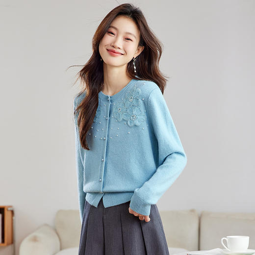 CC-27-2504春新款女装时尚立体花朵针织开衫毛衣外套小香风漂亮上衣女 商品图1