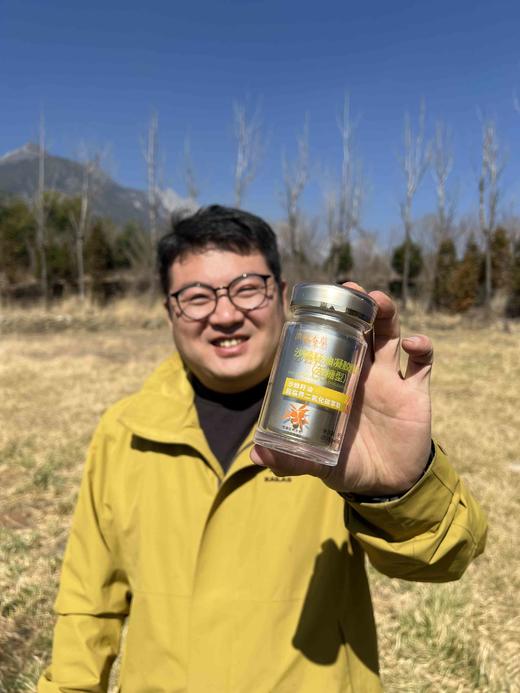 【“液态黄金”   沙棘籽油】产量少，出油率低  1000颗沙棘果才能萃取出1g沙棘籽油    45g (0.75gx60粒)/瓶 商品图4