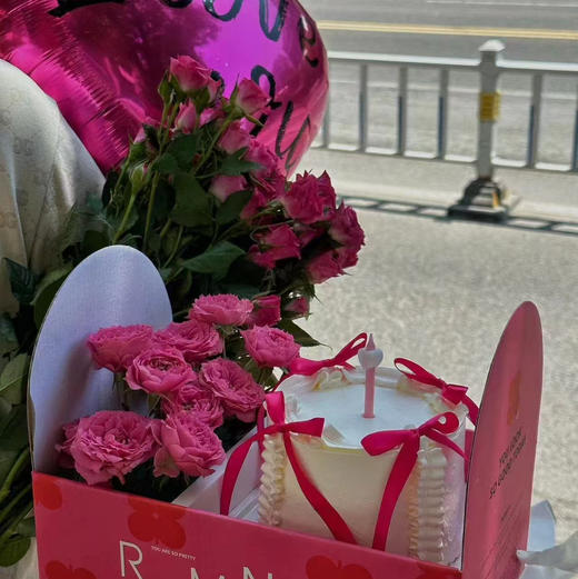 鲜花蛋糕礼盒【4寸蛋糕＋花】 商品图3