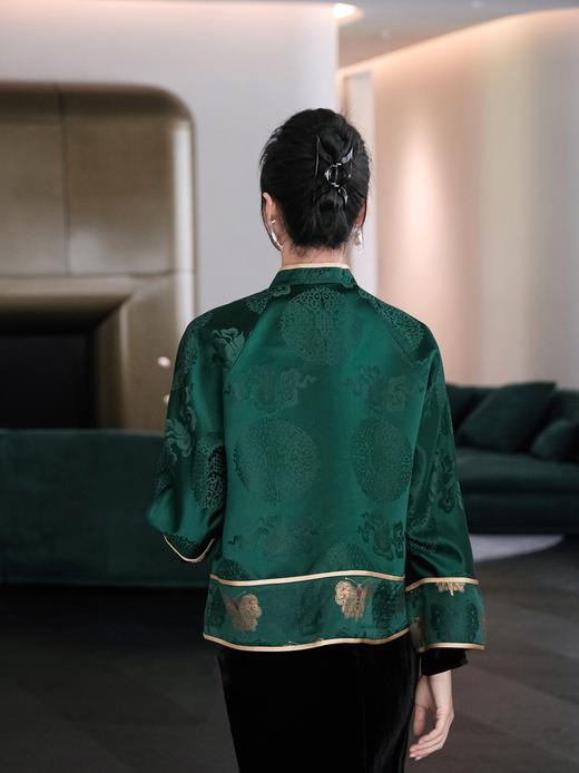 瑕疵|盛唐婧 |中式国风祖母绿库缎八仙纹外套[特价品](特殊商品不退不换) 商品图3