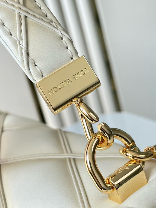 春季特惠💰1050 原单LV M12338香草 尺寸：20×14×9cm TEIST 全皮链条斜挎包 商品图5