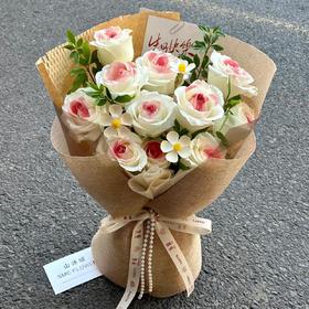 玫语--喷色玫瑰花束