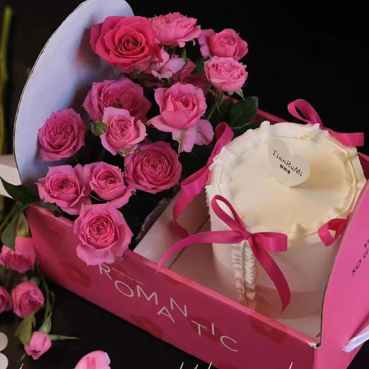 鲜花蛋糕礼盒【4寸蛋糕＋花】 商品图0