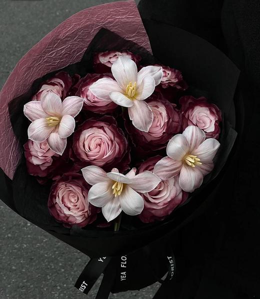 红酒玫瑰厄瓜多尔进口玫瑰郁金香混搭花束 商品图0