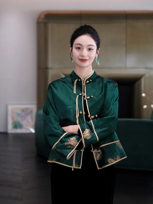 瑕疵|盛唐婧 |中式国风祖母绿库缎八仙纹外套[特价品](特殊商品不退不换) 商品图1