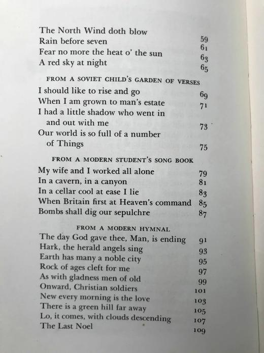 1961年 保罗·德恩《英国诗歌宝库》 配大量趣味插图 精装32开 商品图5