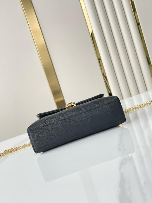 春季特惠💰900 原单LV M12144黑 尺寸：12.5×6×21cm NANO MADELEINE 全皮链条斜挎包 商品图3